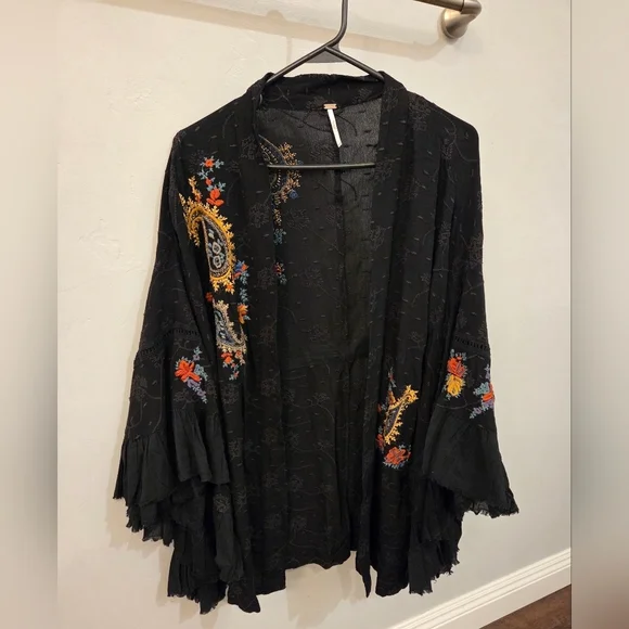 Dottie West Embroidered Ruffled Kimono Size XS/S - Picture 2 of 12